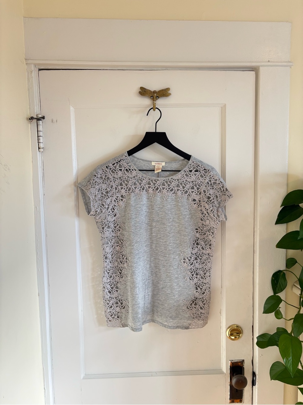 Sundance Light Gray Peekaboo Lace-Panel Short Sleeve T-Shirt Size Medium